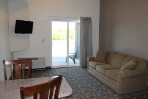 living room in Crystal Inn & Suites Towanda, PA hotel room
